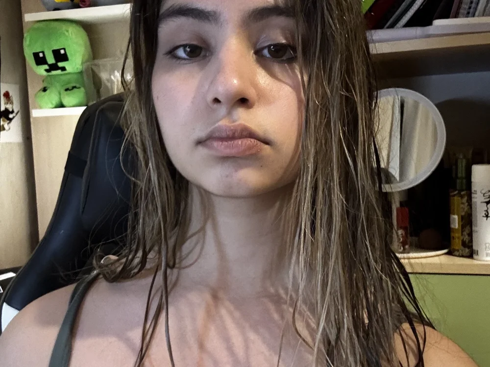 AnoraMia's Offline Chat Room