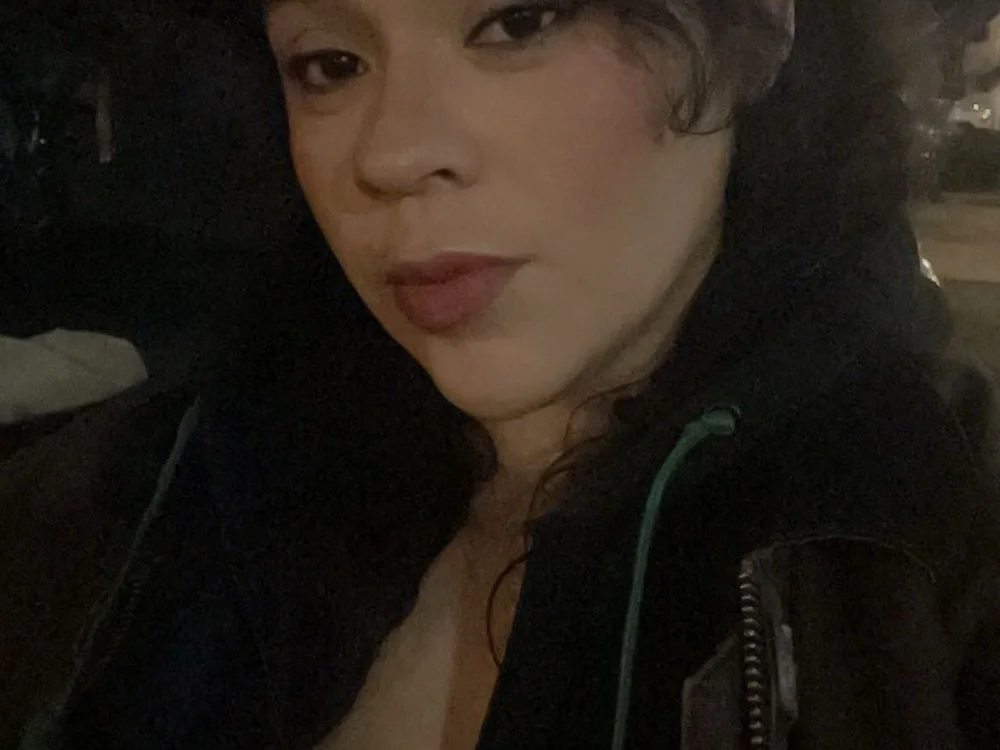 MissJuliisssaaa's Offline XXX Chat