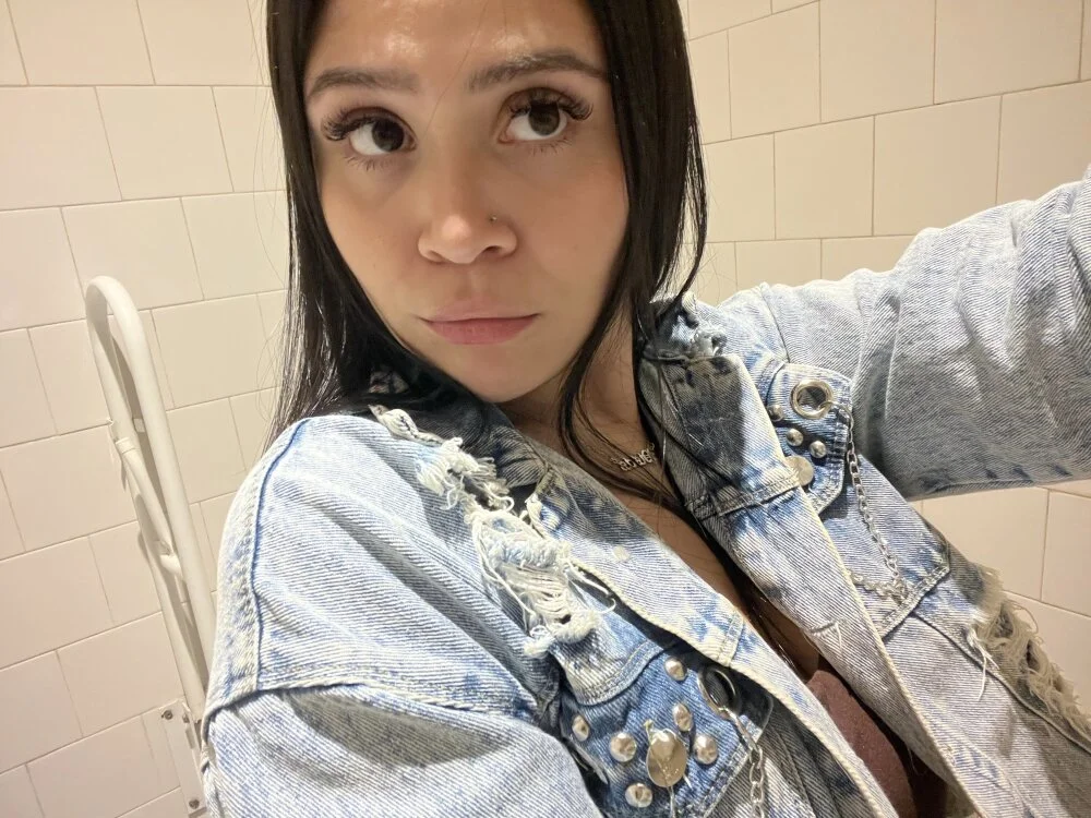 PrettyLuxe's Offline XXX Chat