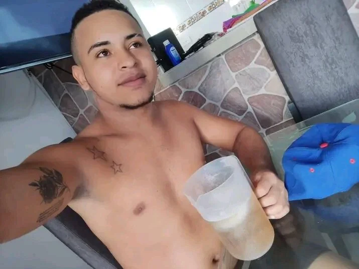 sexylatino22's most recent online preview
