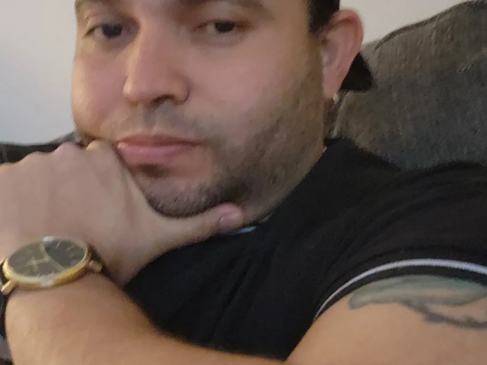 Bigjavi1985's Offline Chat Room