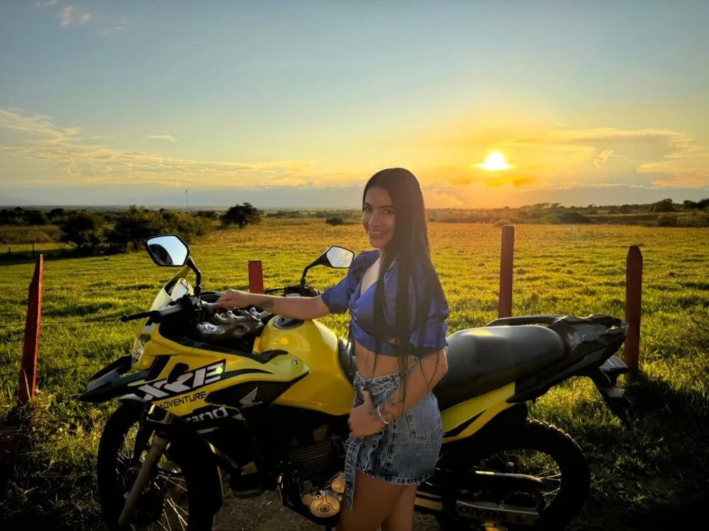 MiaRousee_'s Offline XXX Chat