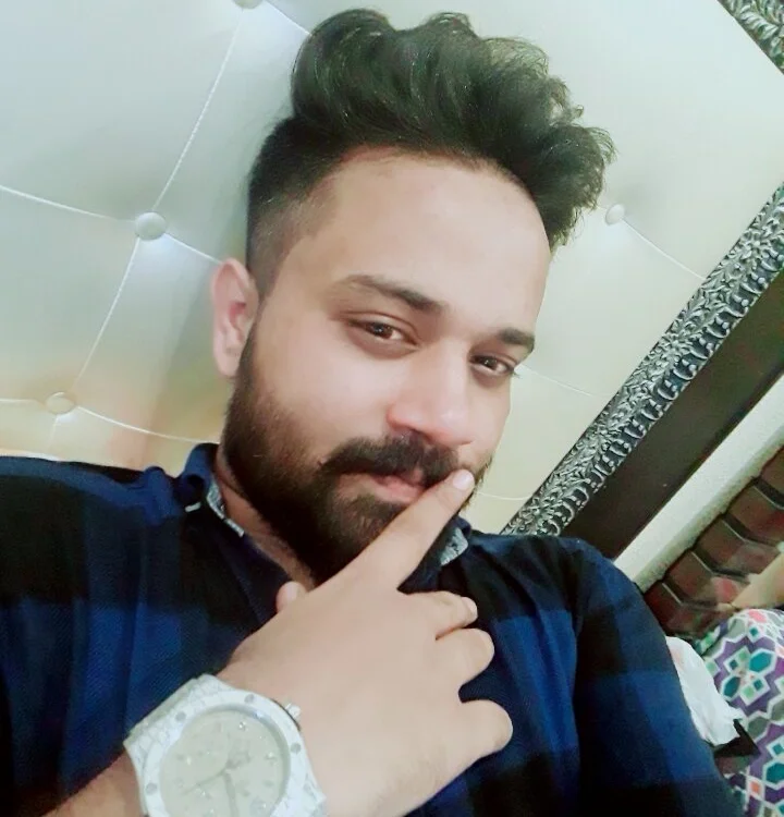 MooNpakistani's Offline Chat Room
