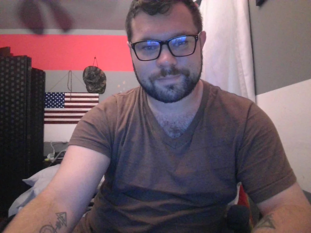 versatileFreakLikesFeet's Offline Chat Room