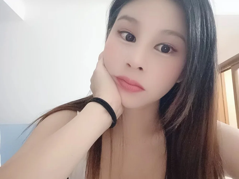 ella---'s Offline Chat Room