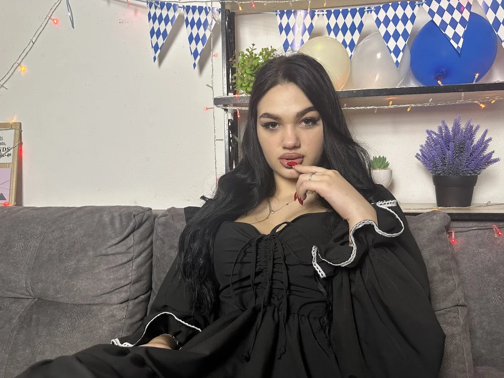 NoraSoreign's Offline XXX Chat