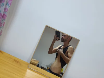 Deniell-01 Male Shaven Cam XXX