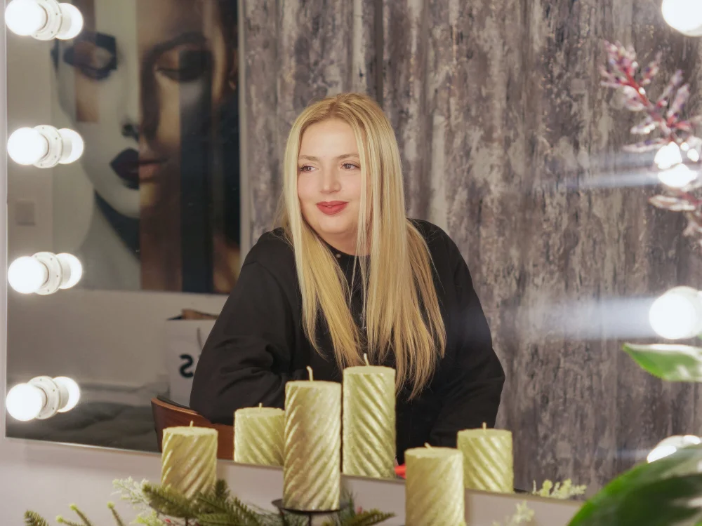 Nicole_love_1's Offline XXX Chat