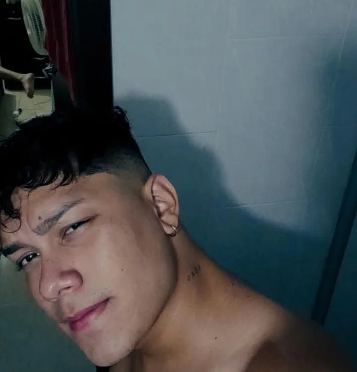 Babyrich18's Offline Chat Room