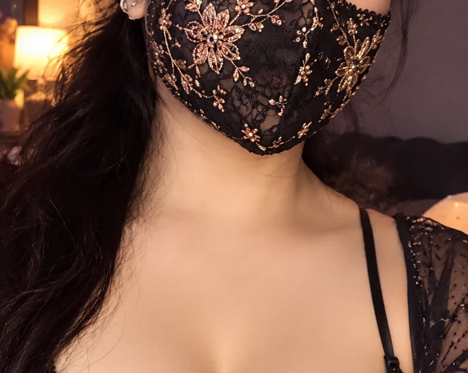 adeenaのオフラインXXXチャット