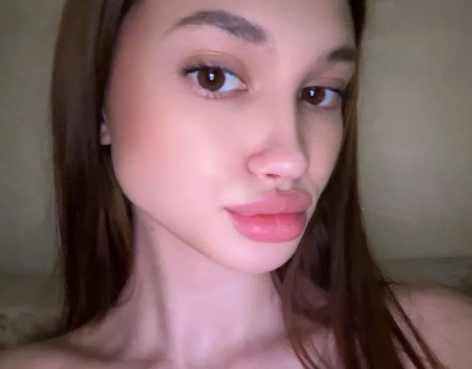LuxeVixenX Offline XXX-chat