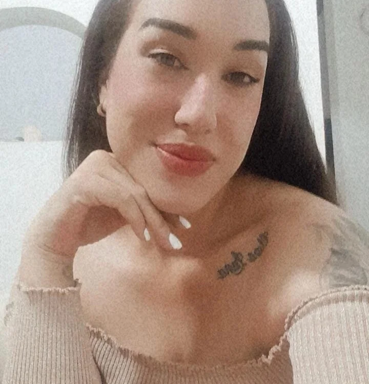 Lala_Hart's Offline Chat Room