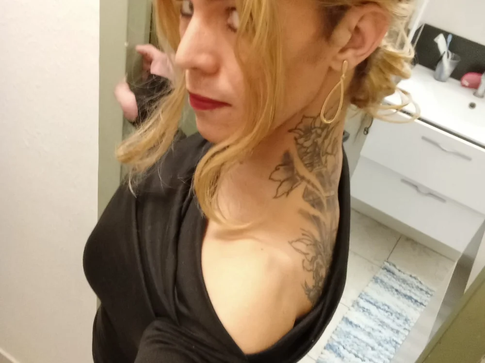 Kenelolilbella - Trans webcam sex chat