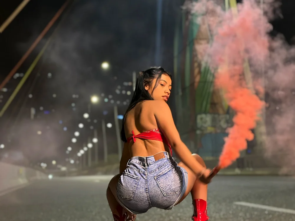AriiaStarr2 Offline XXX Chat