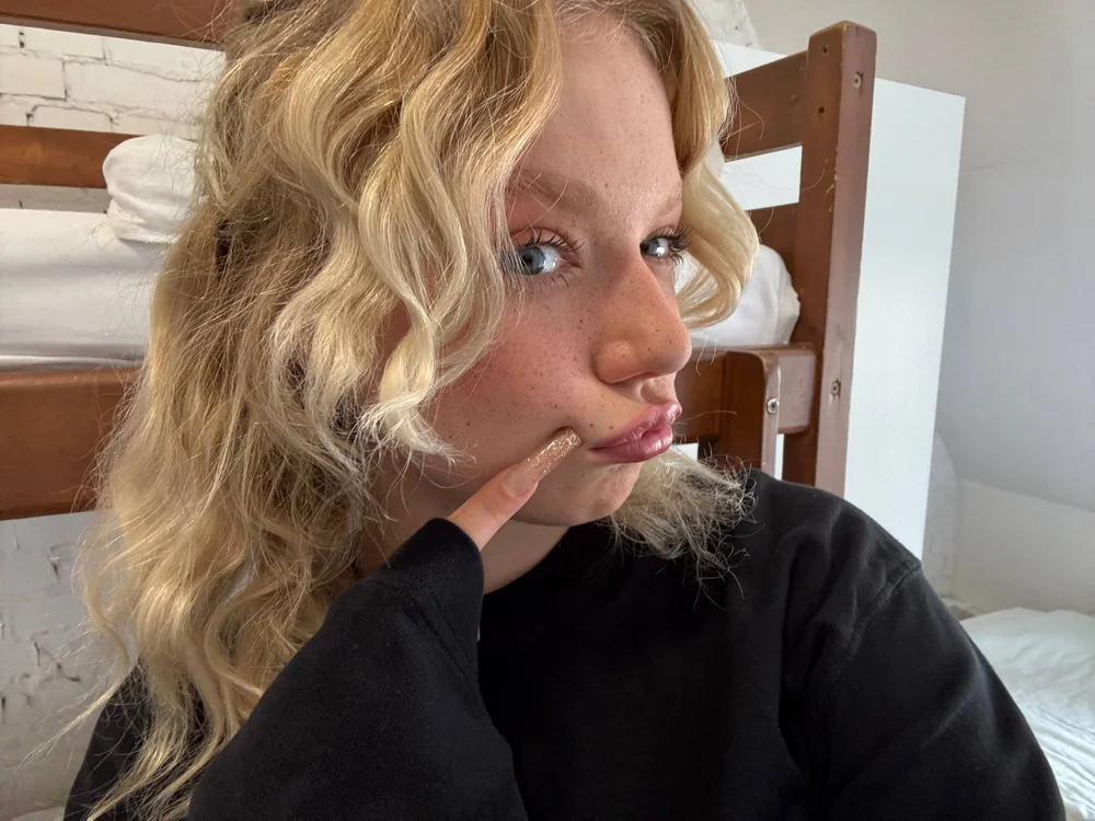 GinetteOhayon Chat XXX offline