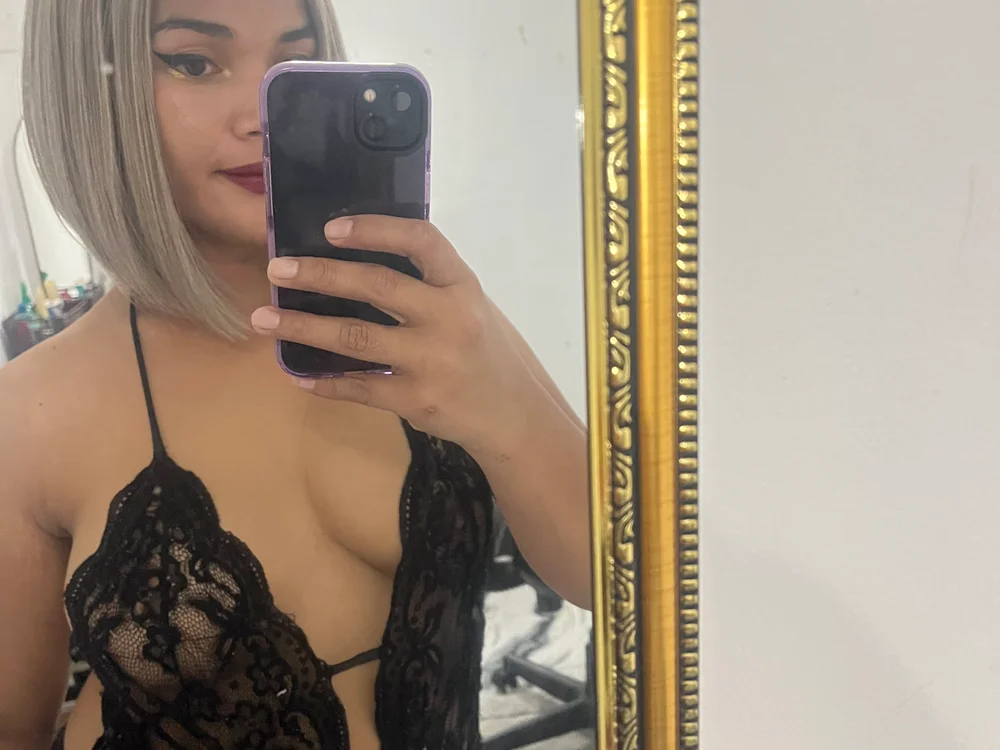 sassymaxinex's Offline XXX Chat