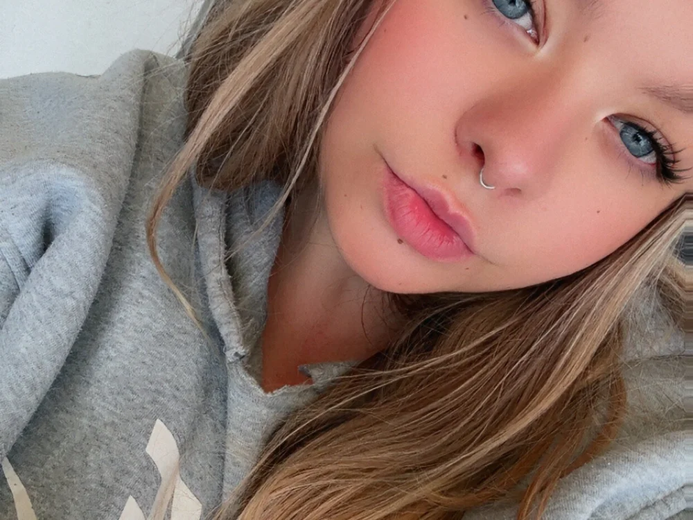 ห้องแชทออฟไลน์ของ Lucie_Calder21
