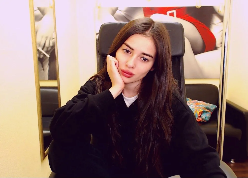 bombshell_baby's Offline Chat Room