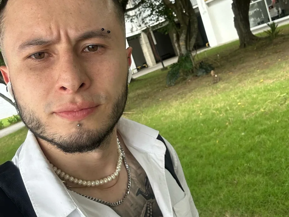 andy_hornyboy_'s Offline XXX Chat