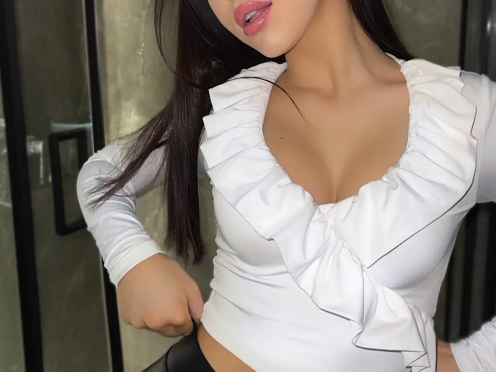 mila_cassi's Offline Chat Room