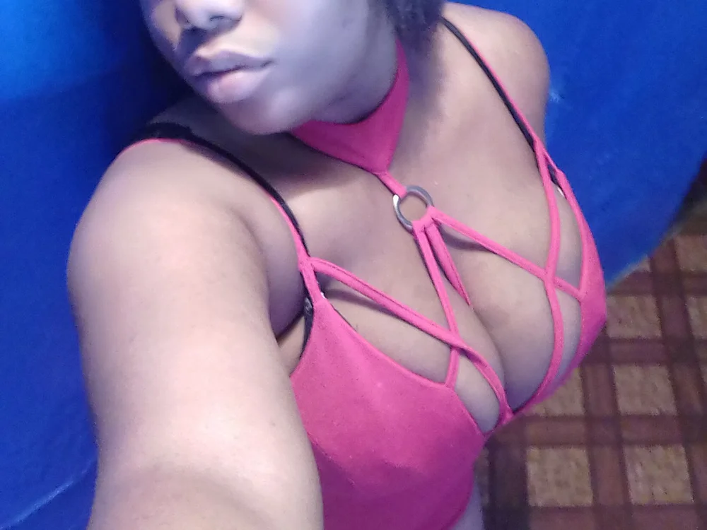 CarribbeanQueen's Offline Chat Room