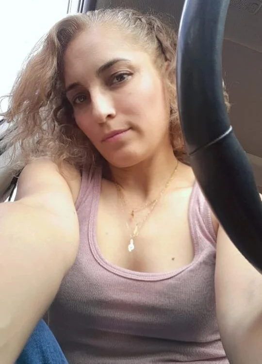Angee_87's Offline Chat Room