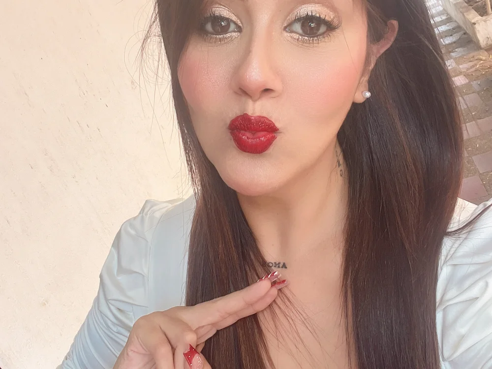 Mia881008's Offline XXX Chat
