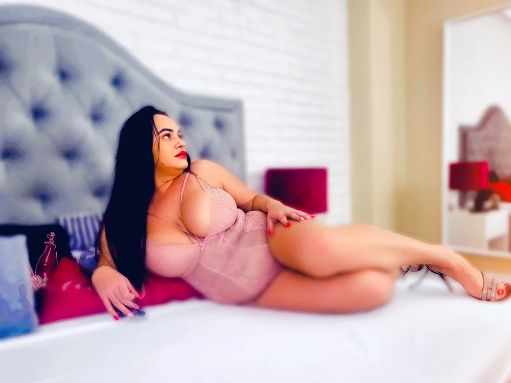 Gia_Sinclair Adlı Modelin Çevrimdışı XXX Sohbeti