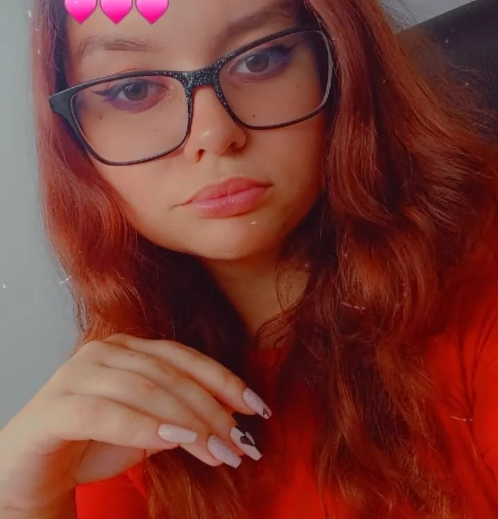 دردشة OliviaMile الجنسية دون اتصال