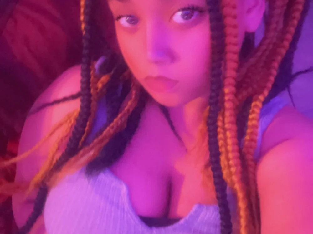 beconprettyface's Offline Chat Room