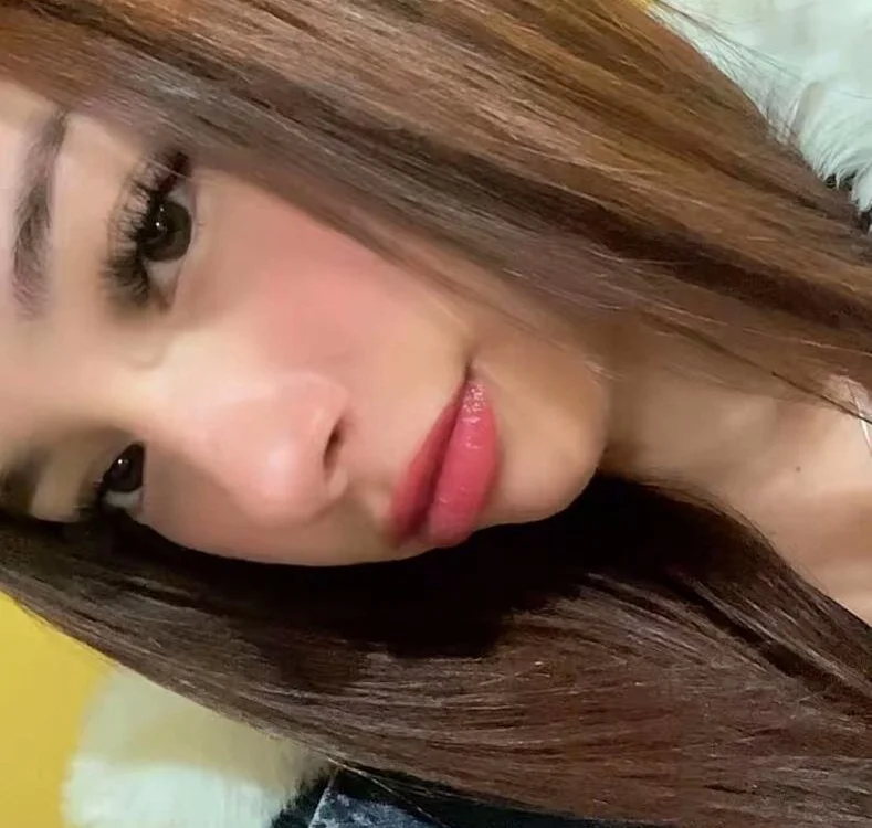 LuxPetite's Offline Chat Room
