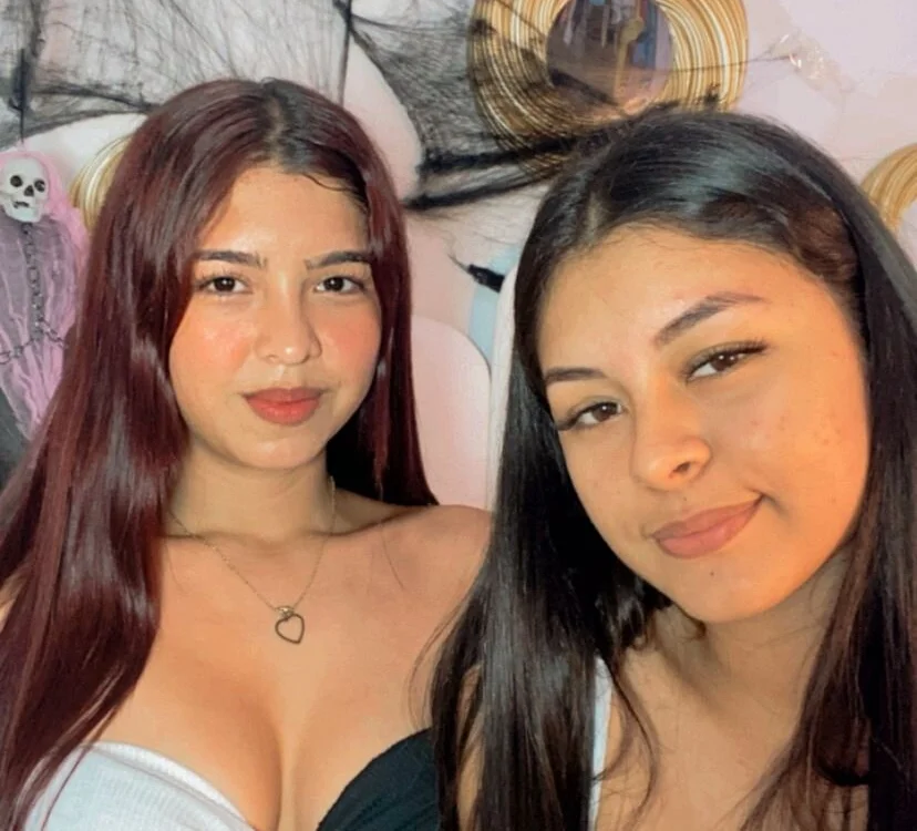 SaraAndValentina's Offline XXX Chat