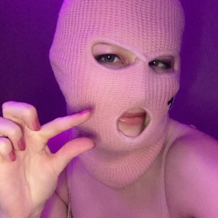 GoddessAvaRiley's Offline Chat Room