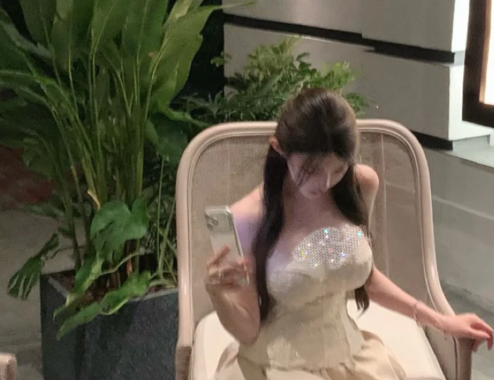 Aeseee- Chat XXX Ngoại tuyến