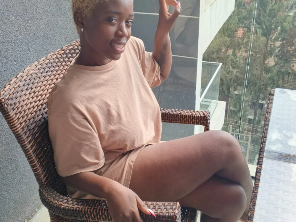 Ellah_Nana's Offline XXX Chat