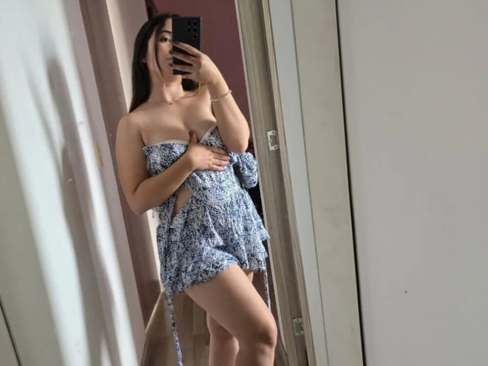 Emmyflorens Offline XXX-Chat