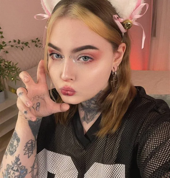 Raven_Addams' Offline Chat Room