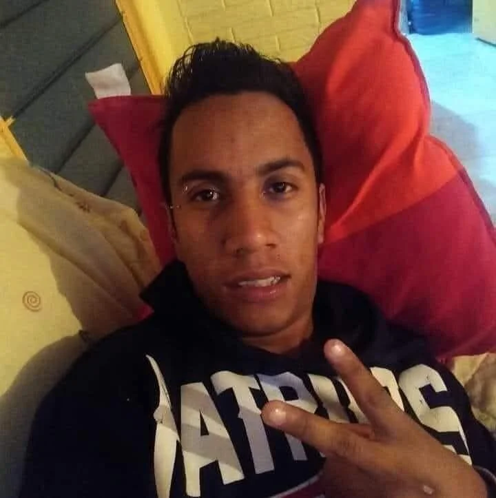 Erick_Beti offline chatrum