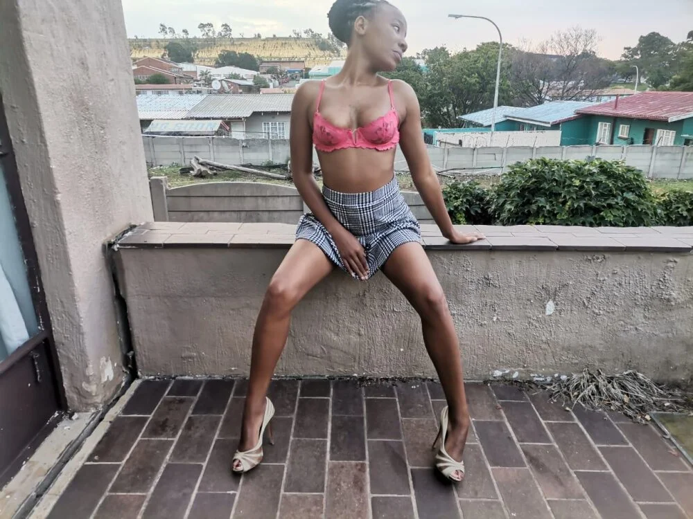 YoungPhatKitty's Offline XXX Chat