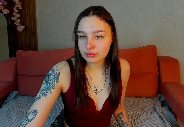AmyHot7's Offline Chat Room