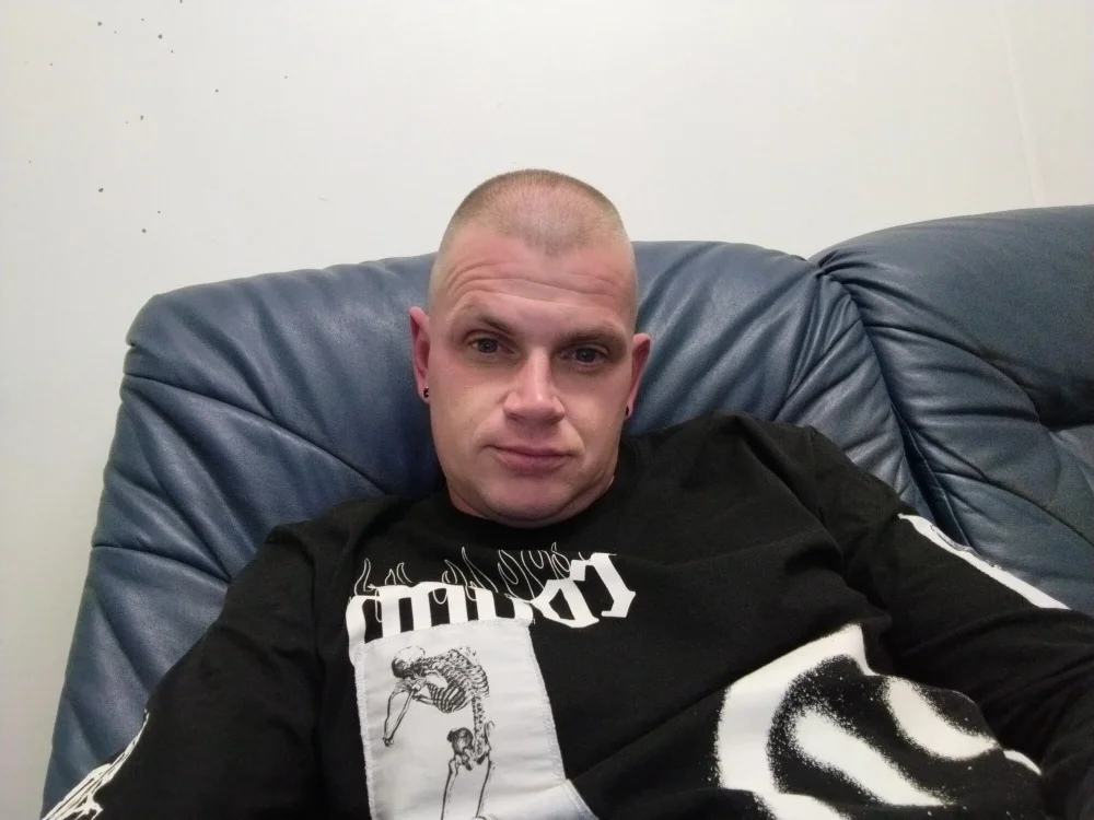 ARES822's Offline Chat Room