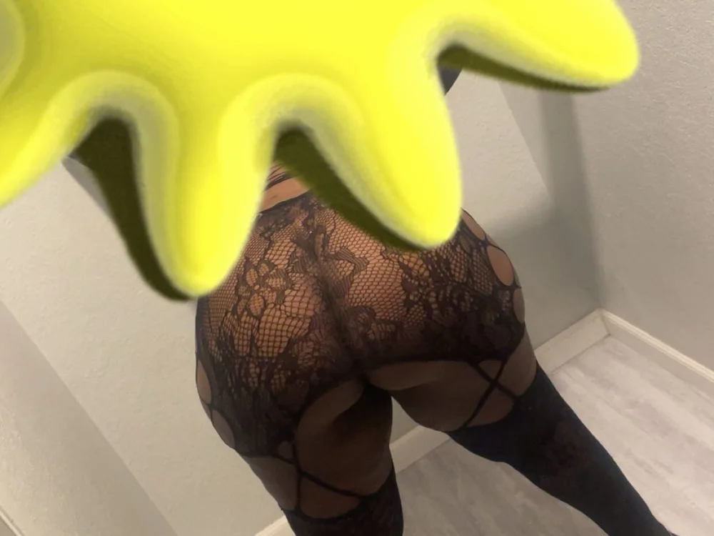 Exoticbrat's Offline Chat Room
