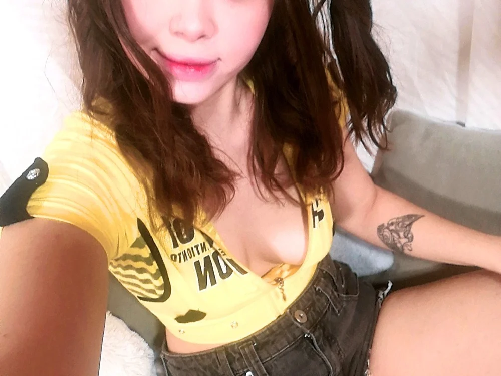 littlecharmingflover's Offline Chat Room