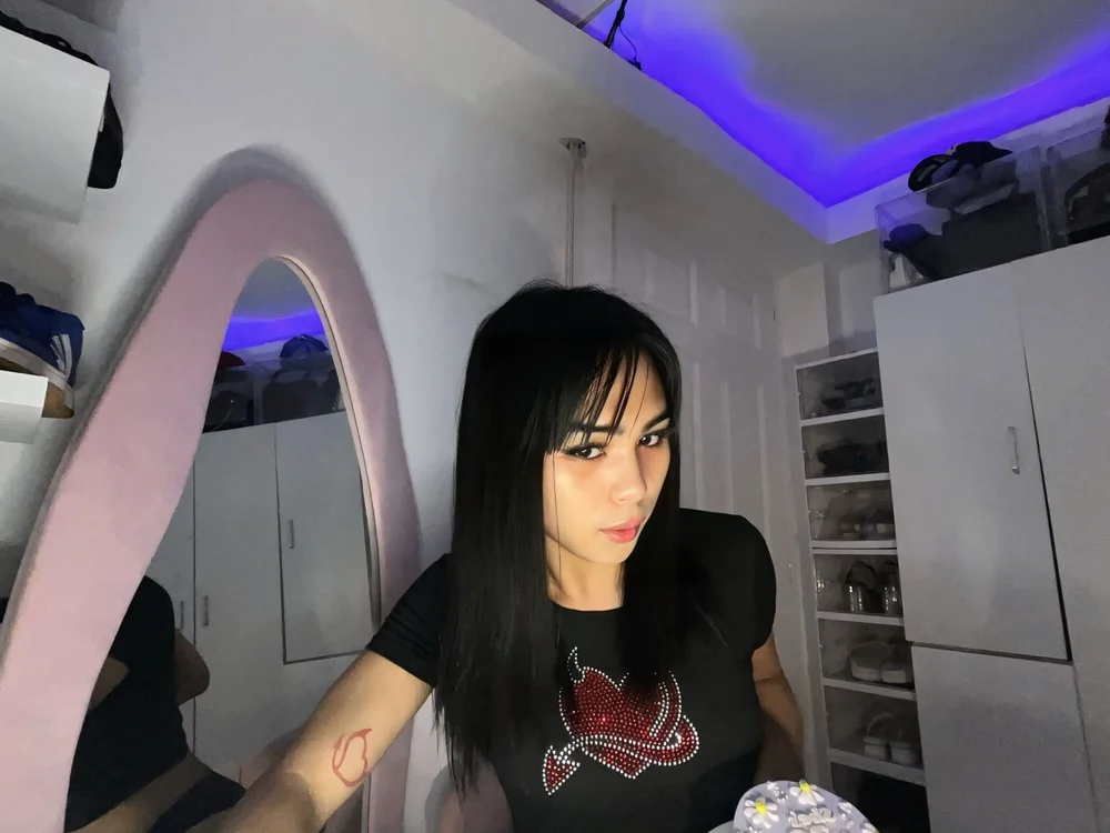 Offline chatovací místnost QeeenBee