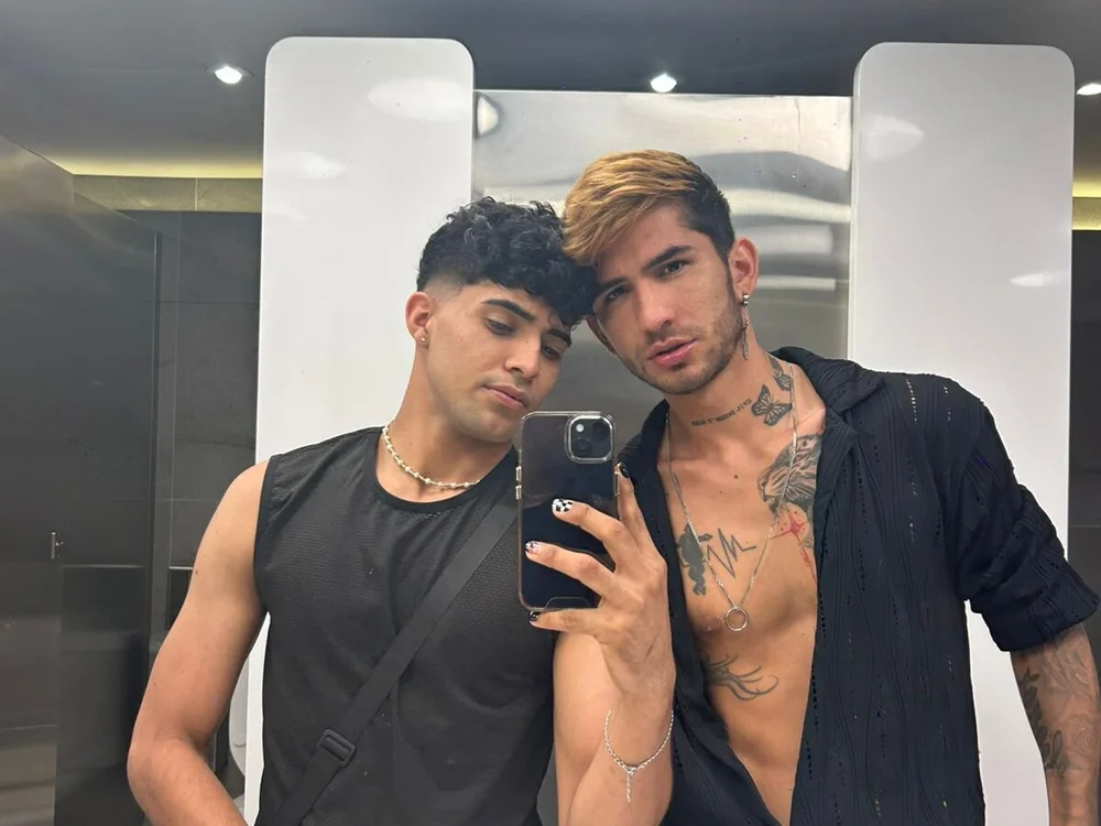 jasper_and_max's Offline XXX Chat