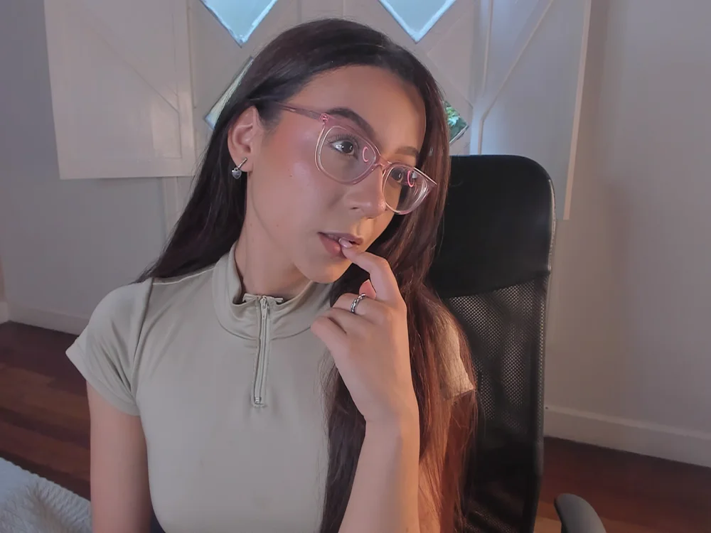 Arii_wilde live cam model on stripchat