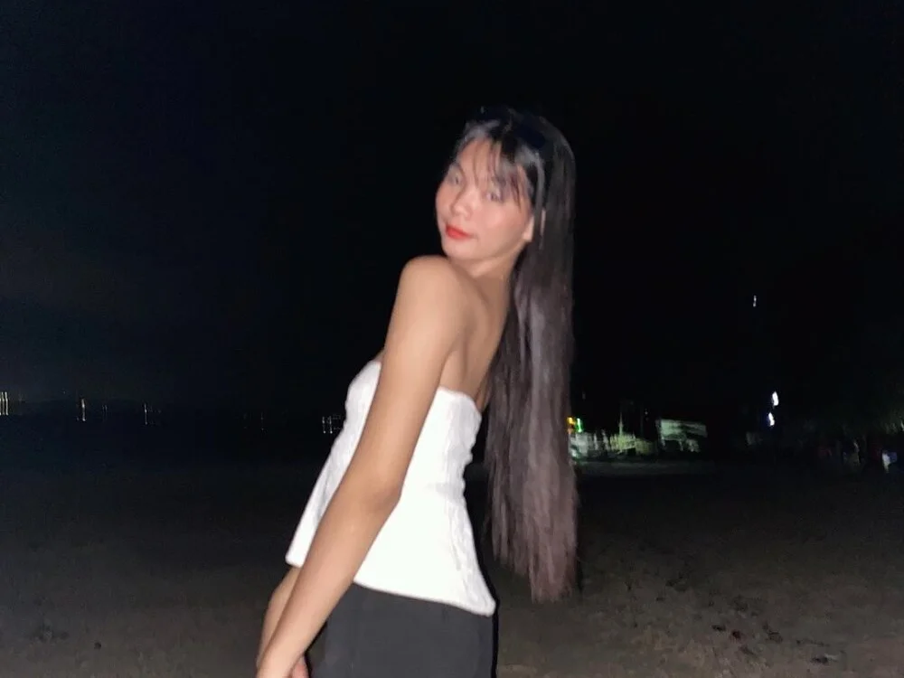 MikaYour_Slutyyprincess' Offline XXX Chat