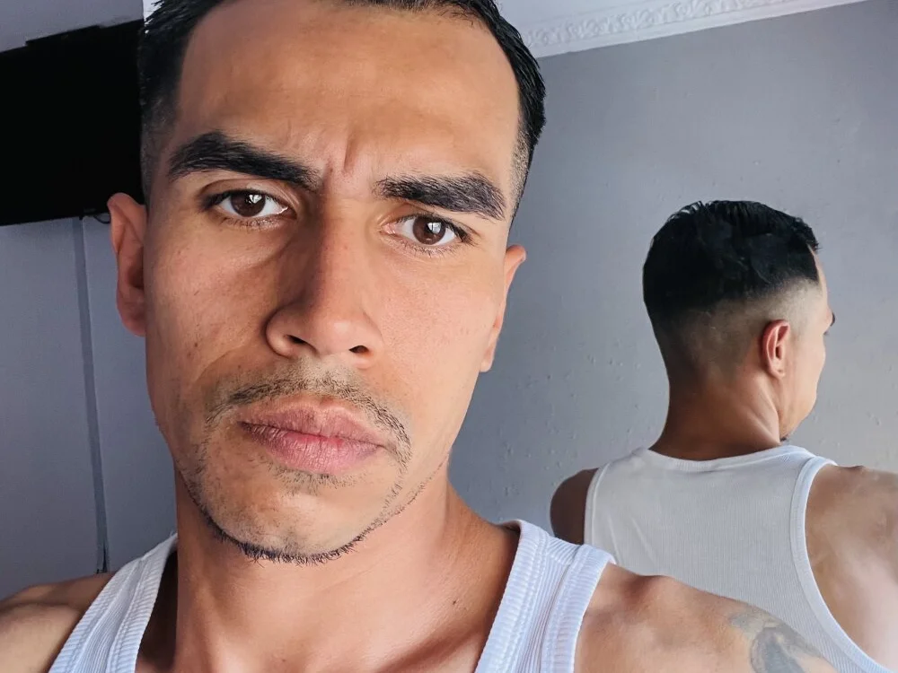 alberto5987 Adlı Modelin Çevrimdışı XXX Sohbeti