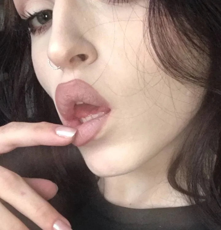 angel_wavee's Offline XXX Chat