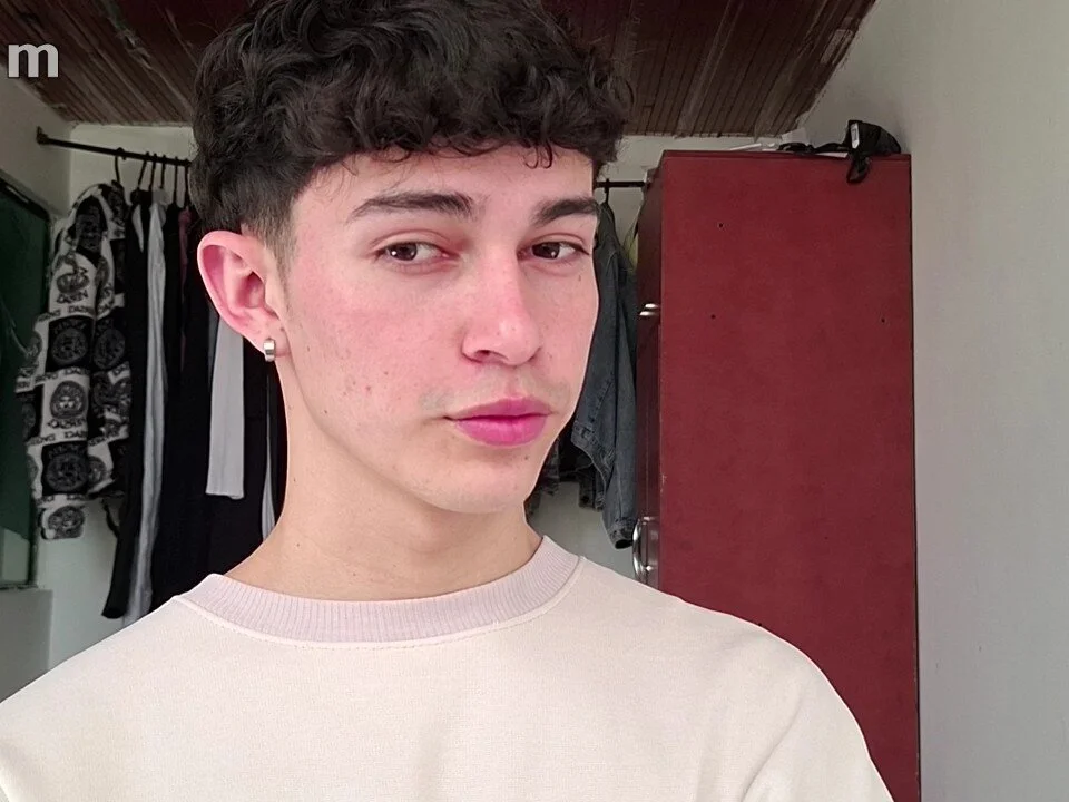 john_vichenso Adlı Modelin Çevrimdışı XXX Sohbeti